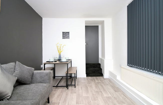 Skyline Remarkable 2-bed Apartment in Swansea - Photo 17