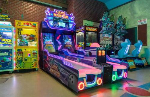 Disney World Cinderella Castle Lazy River Pool & Game Room - Foto 43