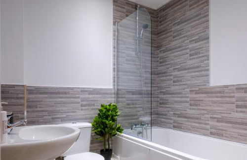 Vibrant 2 Bed Apartment, FREE Parking, Bawtry Rd Doncaster - Hosted by Stay Host Save - Foto 7