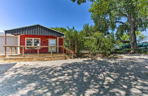 Lakefront Retreat with Pier, Bar Hut and Fireplace! - Foto 42