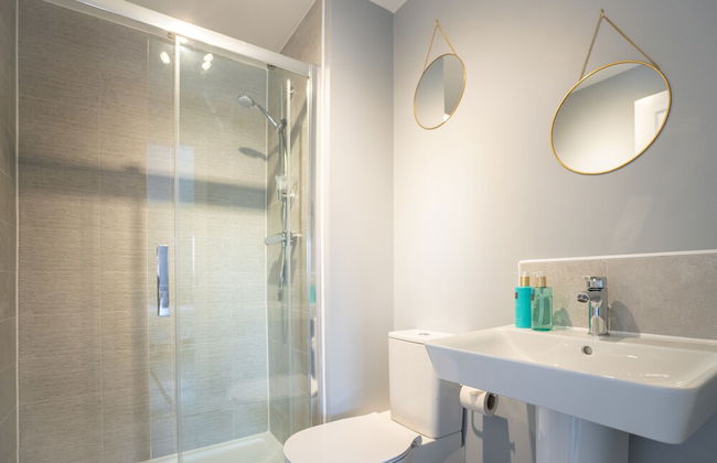 Comfortable 5 Bedroom Detached House With Parking - Foto 17