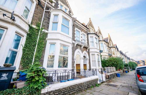 Relaxing Studio Escape - Hot Tub - Photo 22