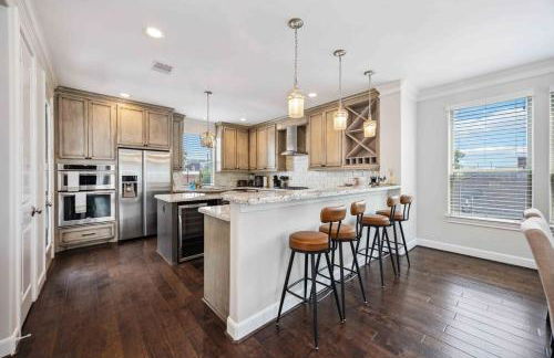 Resort vibe with Pool and Hot tub Downtown skyline views - Photo 26