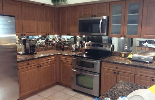 Beautiful furnished 3 BR home, pool, clubhouse access - if interested, please provide your name, contact info - Photo 8