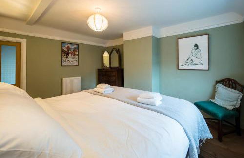 Hollyhocks, Tunstall - Foto 24