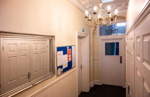 Rugby 1-BR Apt, Parking, City Centre, Sleeps 3 - Foto 38