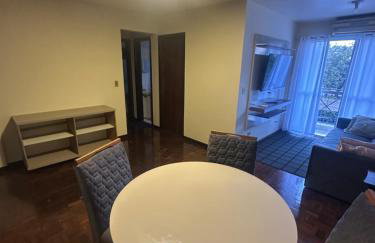 Apartamento 2 quartos, 5 pessoas, garagem, portaria e Wi-Fi - Foto 3