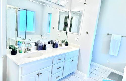 Tranquil 1,5 Acre Retreat with Modern Comfort - Foto 20