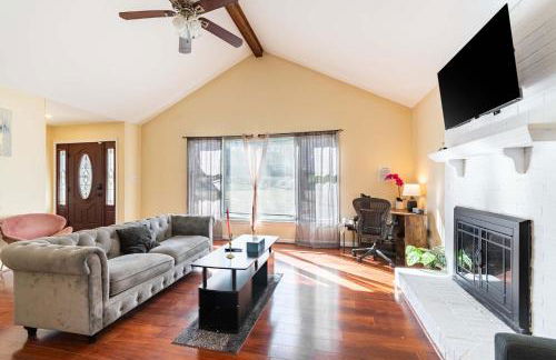 Stylish Home with BBQ Patio Prime Greensboro Spot - Foto 8