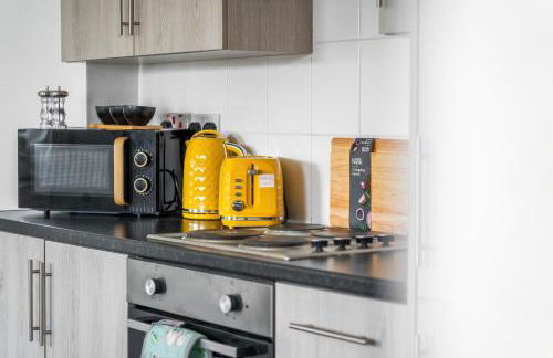 Modern 1-Bed Apartment with Parking near Heathrow - Photo 13