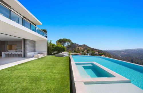 Ultra-Luxurious BH Estate with Pool, Theatre, Views - Foto 61