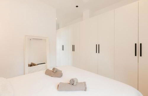 Spacious villa with private pool & garden for 4 - Photo 32