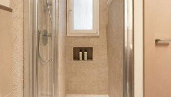 Via Avelli, 4 - Florence Charming Apartments - Attico al 5to piano senza ascensore vicino Stazione Con terrazza con Vista Santa Maria Novella - Foto 4, Shower