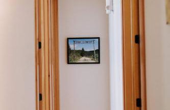 Stylish Main St Loft with Balconies and Garage - Foto 37