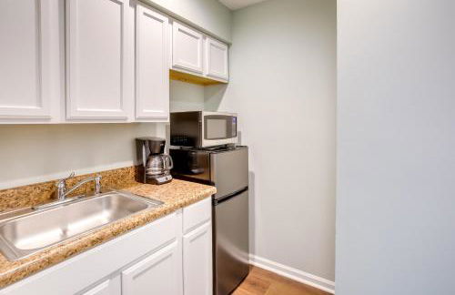 Sunset Beach Golf Condo with Pool about 2 Mi to Beach! - Foto 19