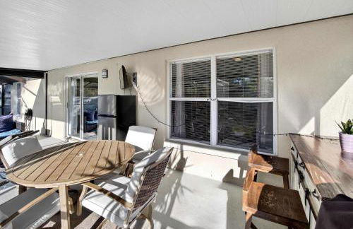 Lakefront 4-Bedroom Home with Pool - Foto 36