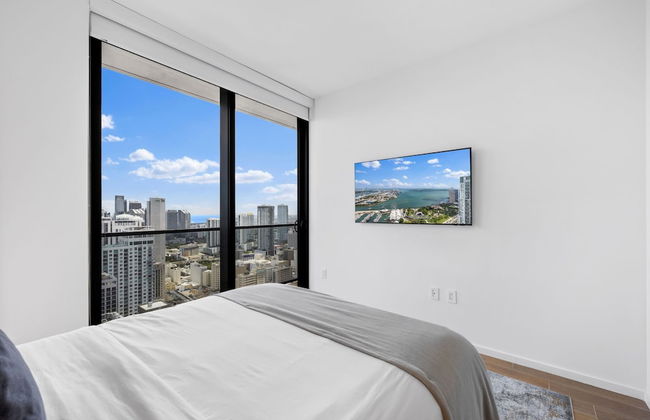 Luxurious Condo Downtown Miami Heart - Photo 13