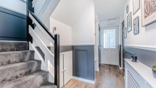 Modern 3 bed House - Photo 3, furniture