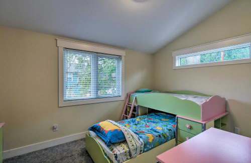 Scenic & Spacious Getaway on North Bay w/ Deck! - Foto 20