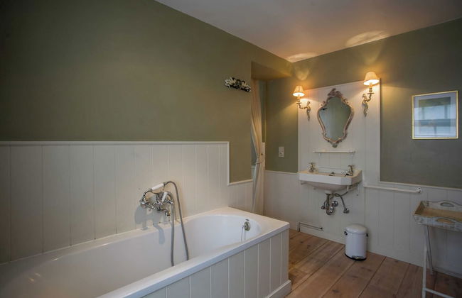 Beautiful Villa Near the Sea - Photo 48