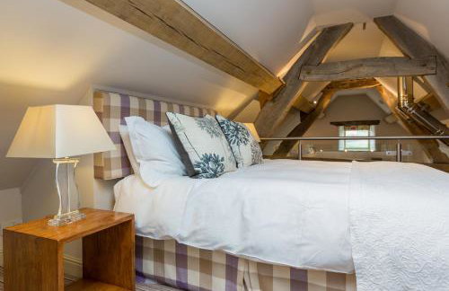 Cruck Barn Cottage - Photo 12