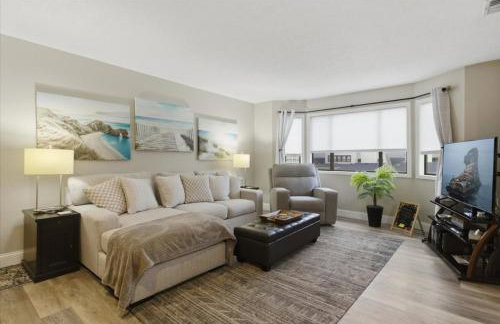 Lakefront Osage Beach Condo + Workspace w/ Pool Views - Foto 4