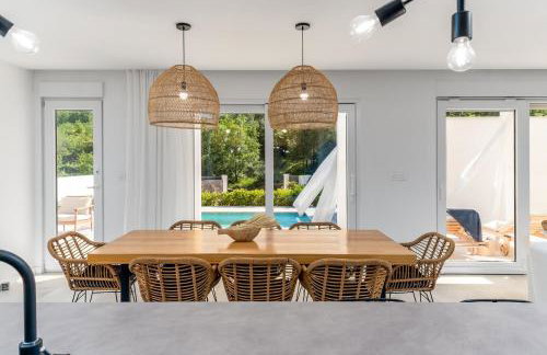 Villa Zen with 4 bedrooms, private 32 sqm pool, summer kitchen, 7 km from the beach - Photo 14