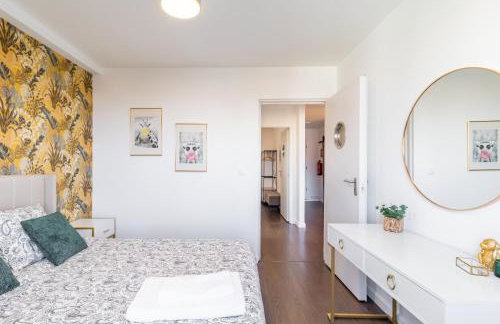 Calma, luz y diseño en el centro de Santander - Photo 12