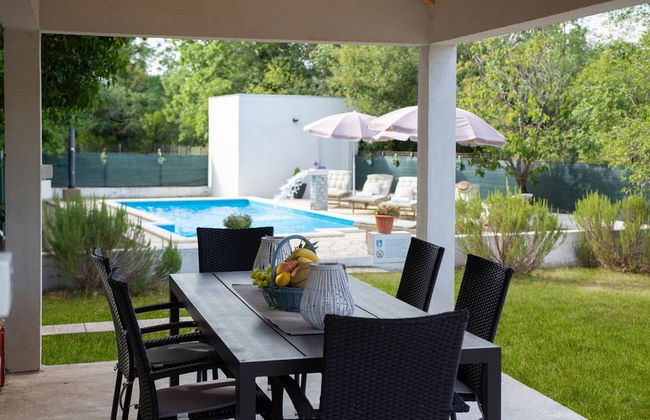 Spacious Prgomet Retreat With Private Pool, Fitness Centre, and Garden - Foto 69