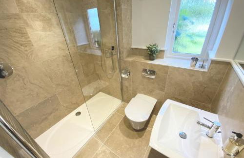 Trewhiddle Retreat V9 by Together Travel - Luxury 4-Bedroom Villa - Foto 28