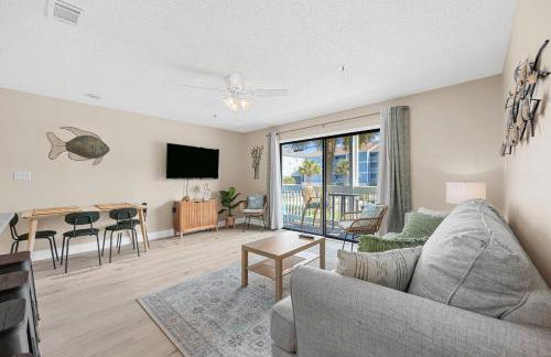 Newly Renovated Condo with Beach access steps away - Foto 33