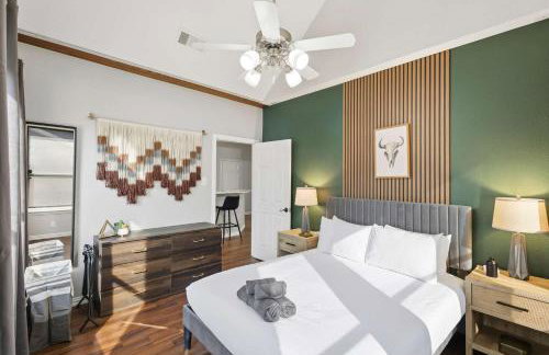 5-BD Vacation Retreat w Pool & Ping Pong - Foto 23