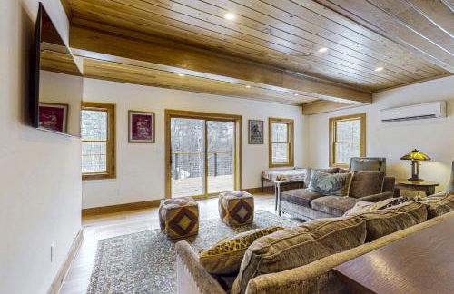 Less Than 1 Mi to Lake George! Family Retreat with Deck - Foto 8