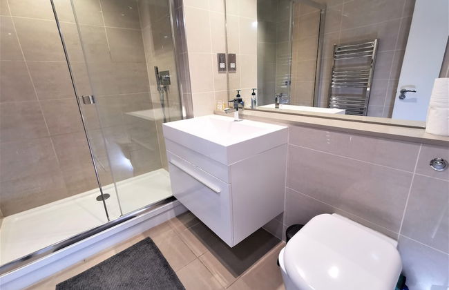 Spacious Double Room with en-suite - 2b - Photo 6