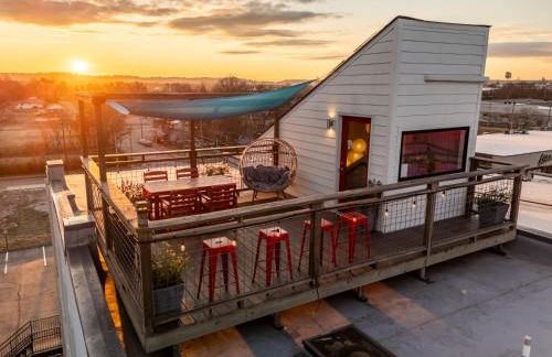 Designer Penthouse with Rooftop Deck Near Downtown and Lookout Mtn - Foto 1