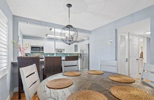 Beachside Las Olas Getaway Oasis with Pool - Foto 13