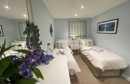 TWIN COVES at Curlew 1, The Cove, Brixham - Photo 4