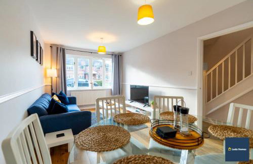 Camberley Spacious and Comfy 3 Bedroom Home, Next to Frimley Hospital with Parking - Foto 5