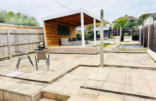 3 bedroom house sleeps 5 free parking long stay discounts - Foto 25