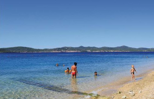 Gorgeous Home In Nadin With Wifi - Photo 44