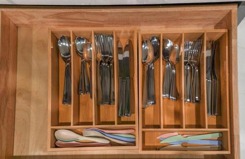 Spacious Disneyland Getaway I Game Room, King Suites & EV Access I Sleeps 14 - Foto 27