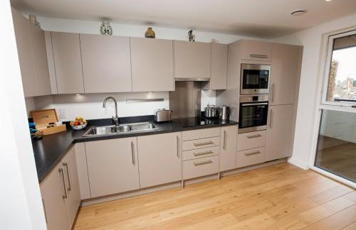 Waterfront- London Greenwich o2 Arena 2 Bed Flat - Photo 7
