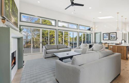 Lakeside Luxe-Lake Access-Hot Tub-Amazing Patio - Foto 10