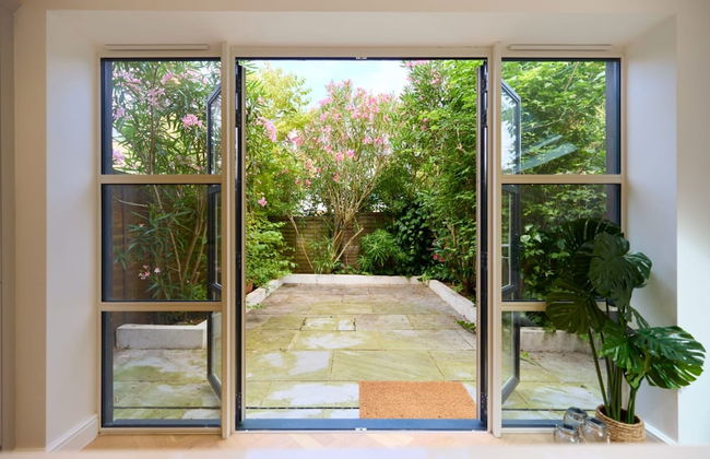 The Shepherd s Bush Wonder - Trendy 4bdr Home With Garden Terrace - Photo 10