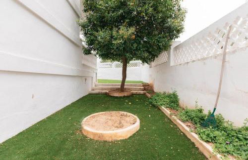 Spacious villa with private pool & garden for 4 - Photo 61