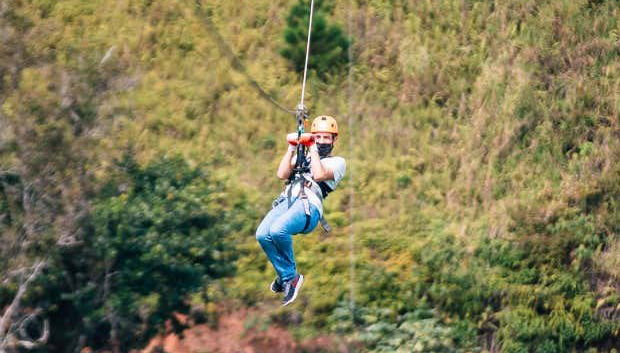 Ziplining at Toro Verde Eco Adventure Park - Foto 5