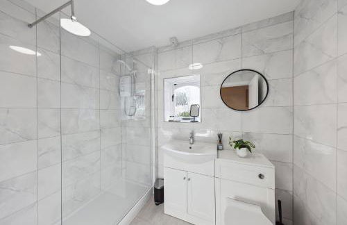 Charming cottage with hot tub & private garden - Photo 17