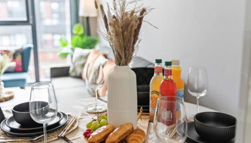 Tropical Suite - 2 Bed 2 Bath City Centre Netflix Games - Exclusive Weekly and Monthly DEALS - Raozee Homes - Foto 3