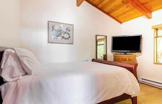 Goss Lake Getaway by Avantstay Lakefront Escape - Photo 19