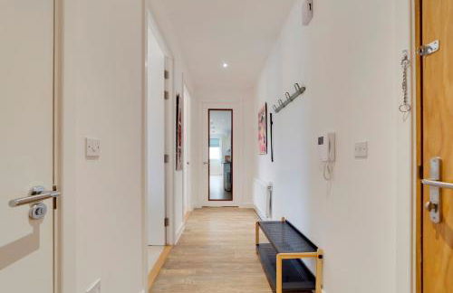 Pass the Keys Stunning and Spacious Modern Flat - Own Car Park - Foto 14